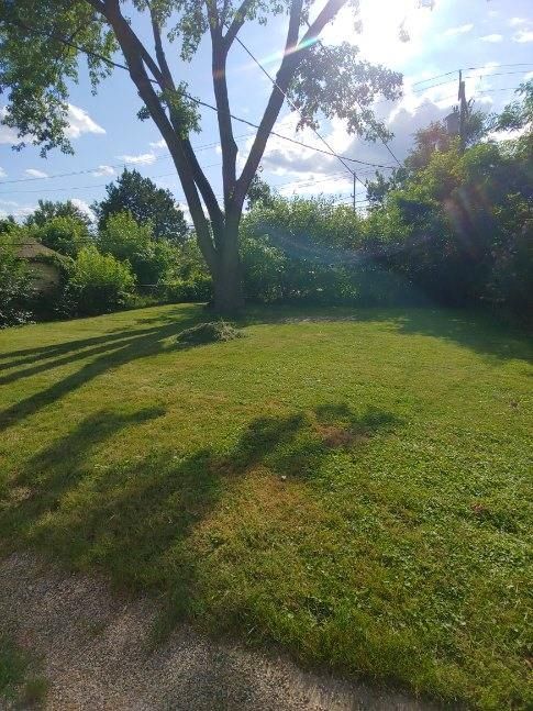 Foto del edificio - Inkster 2-3 bdrm home w/basement