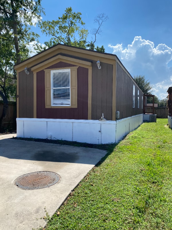 Building Photo - 1120 N Vista Dr