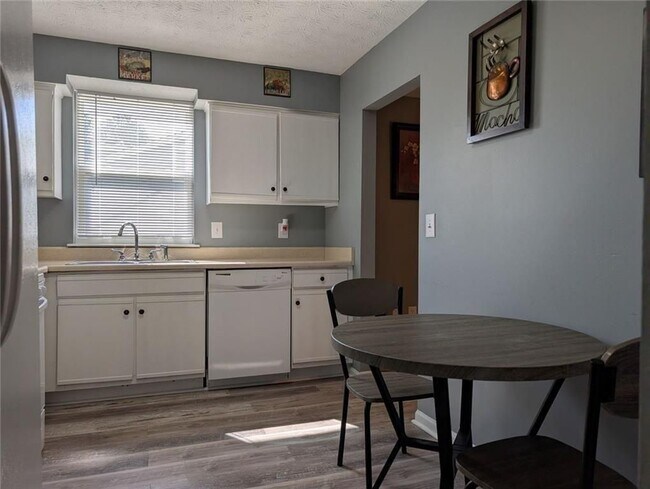 Foto del edificio - 2470 Corner Shoals Dr