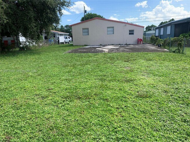 Foto del edificio - 4501 SW 25th St