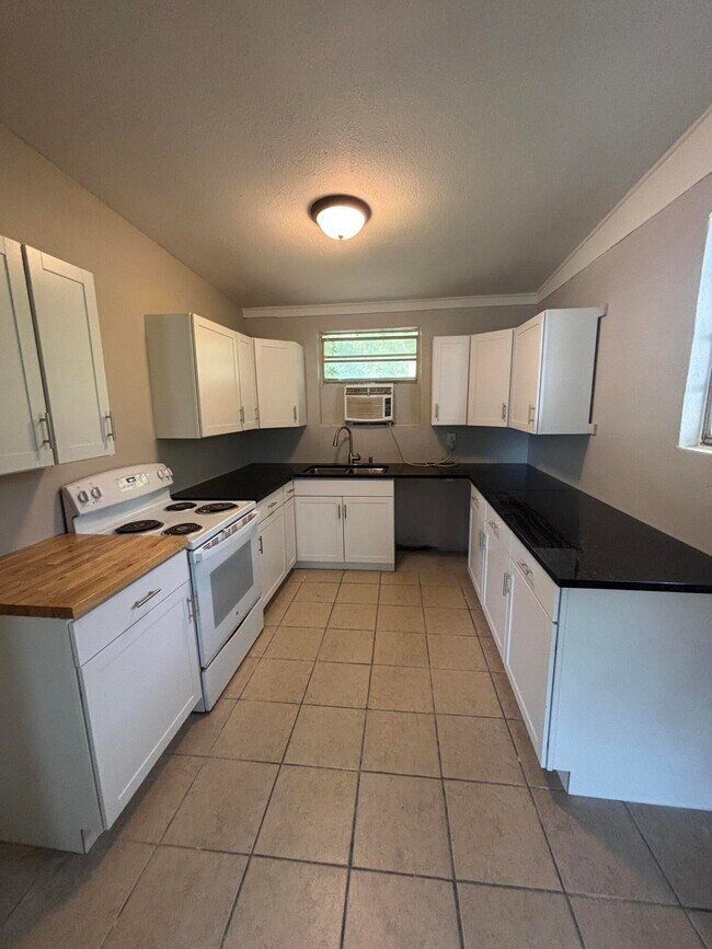 Foto del edificio - 650 Blakely Ave