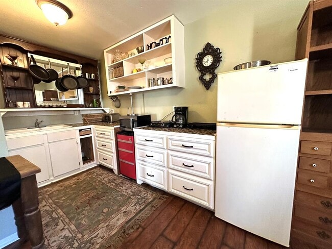 Building Photo - 103 Yucca