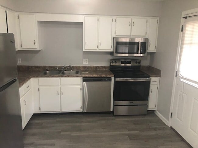 Foto del edificio - 468a Mobile St