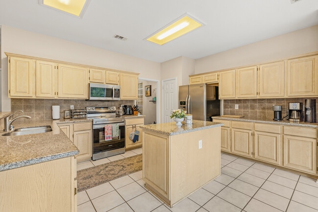 Building Photo - 2719 Rancho Mirage