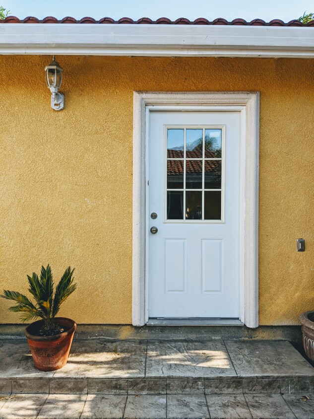 Private entrance - 3547 Pine Ridge Way