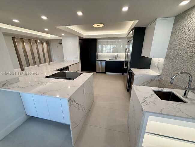 Foto del edificio - 900 Bay Dr