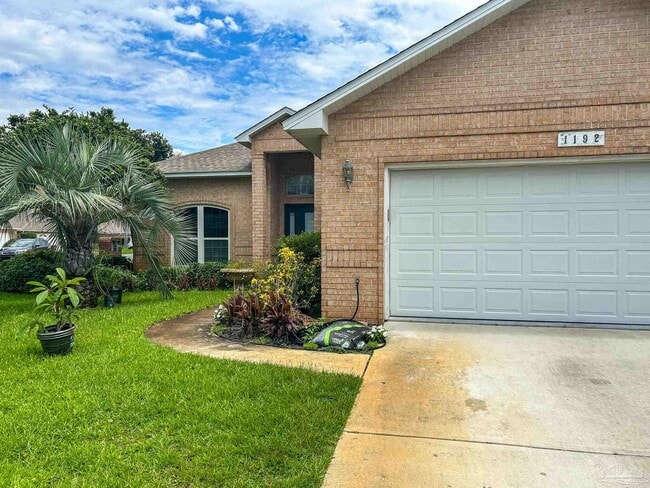 Building Photo - 1192 Longwood Dr