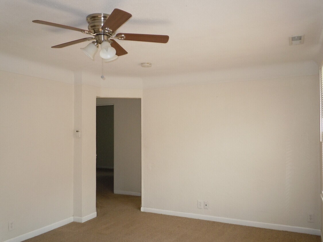 910 Henry St Unit *, Collinsville, IL 62234 Condo for Rent in