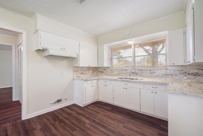 Building Photo - 2911 Dragonwick Dr