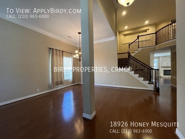 Building Photo - **2 Story, 5 Bed, 4 Bath Home Located Near...