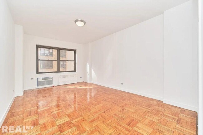 Foto del edificio - 412 E 55th St