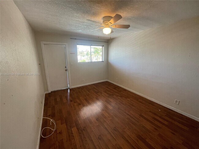 Foto del edificio - 2175 NE 56th St