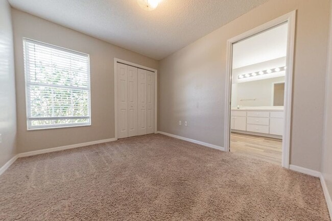 Building Photo - 245 Cloverdale Rd