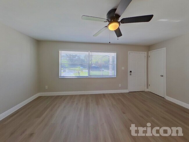 Foto del edificio - 201 85th Ave N