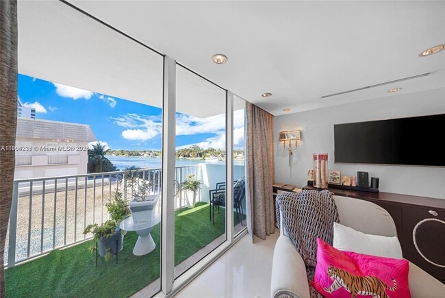 Building Photo - 5838 Collins Ave