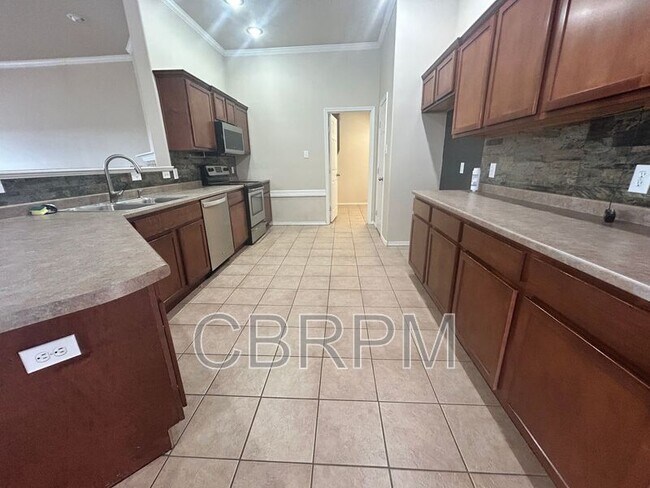 Foto del edificio - 10601 Clinton Ave