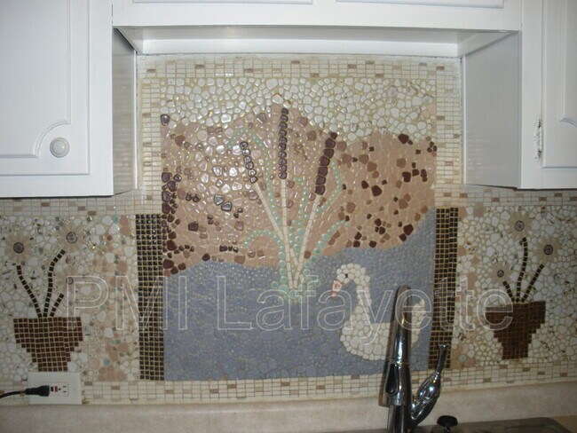 Building Photo - 2229 Roselawn Ave