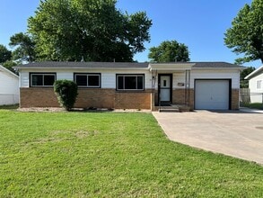 Building Photo - 201 E Meadowlark Rd