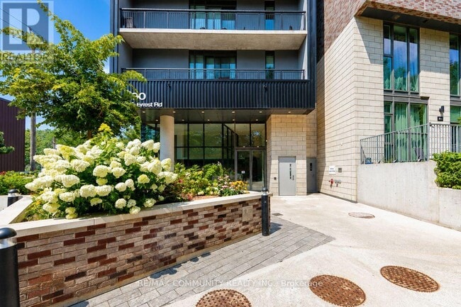 Building Photo - 90 Glen Everest Rd