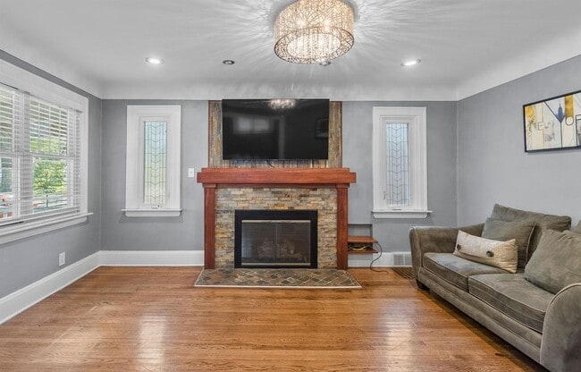 Building Photo - Heart of Royal Oak's most desirable neighborhood - Available NOW!