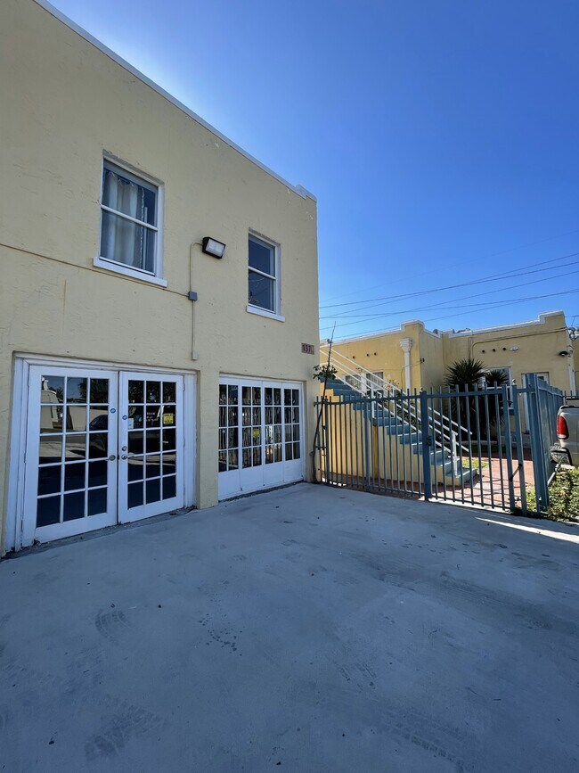 Photo - 137 SE 1st Ave (Dania Beach, FL) House