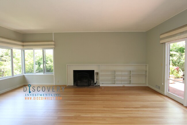 Building Photo - Piedmont Home with Sunny Enclosed Patios