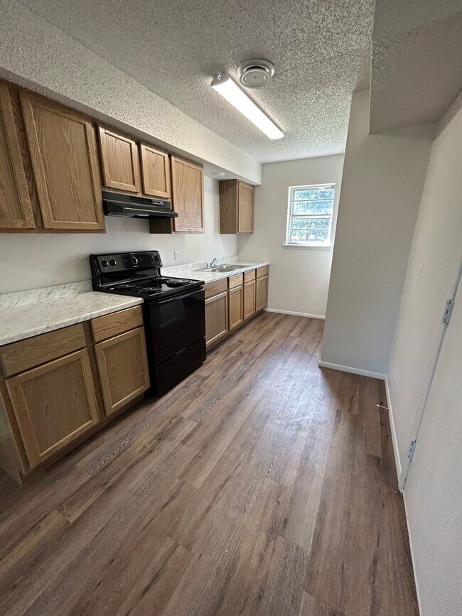 Foto del edificio - *MOVE IN SPECIAL $1,800.00*