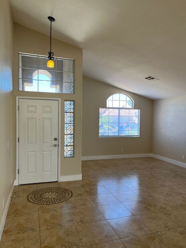 Foto del edificio - 4 Bedroom - Single Story - Great condition!