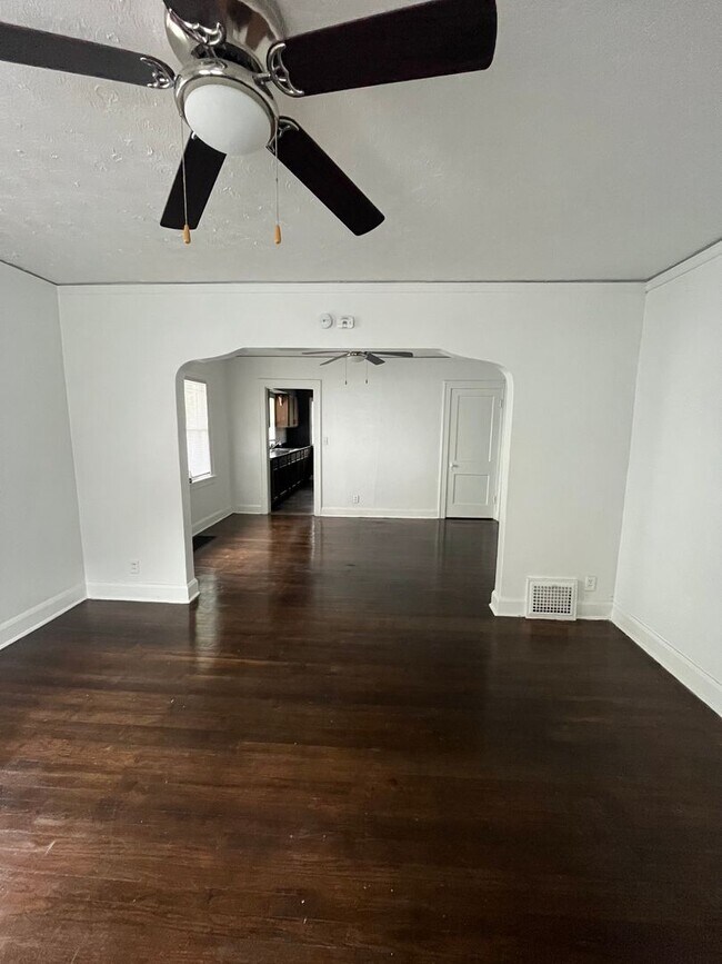 Foto del edificio - 308 N Johnston Ave