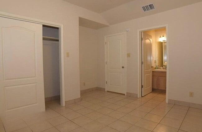 Building Photo - 9802 Cantera Ct