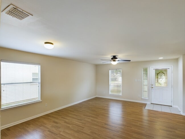 Building Photo - 15123 Meredith Ln