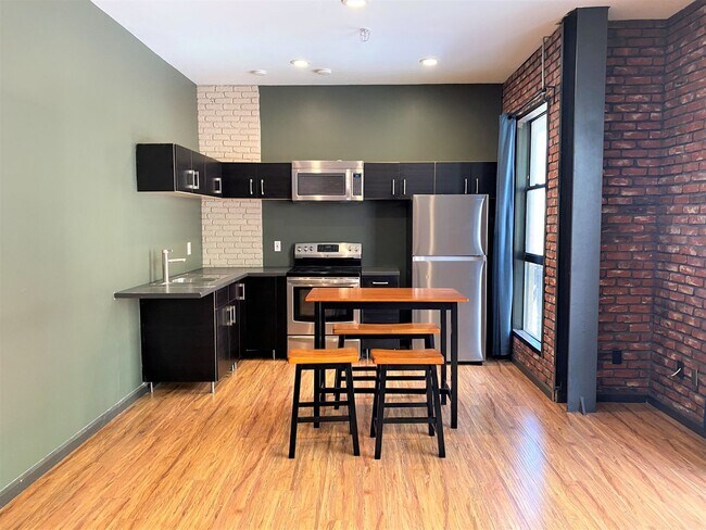 Foto del edificio - Corner One Bedroom Loft for Rent!!!