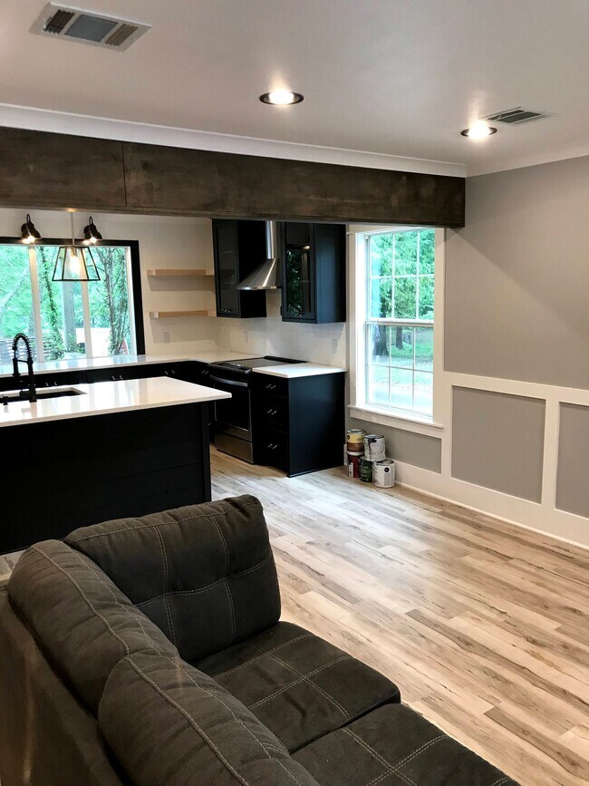 Building Photo - 206 Ryan Rd