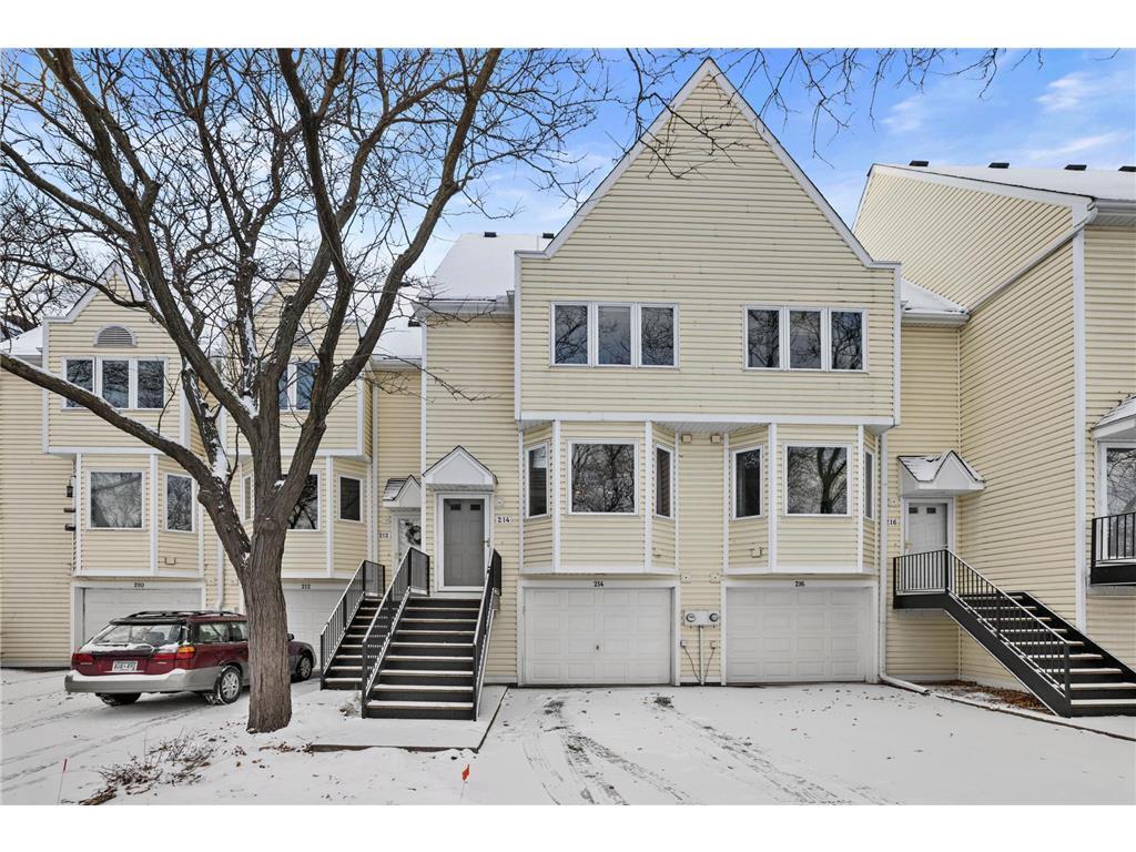 Primary Photo - 214 5th Ave NE