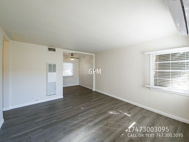 Building Photo - Beautifully Renovated 1-Bedroom in heart o...