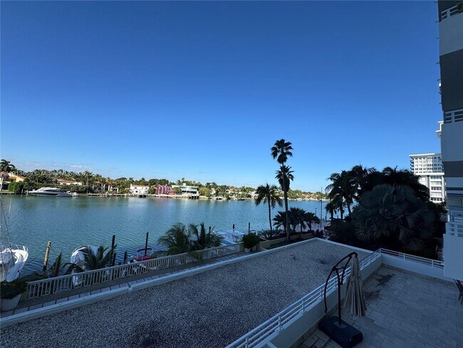 Building Photo - 5600 Collins Ave