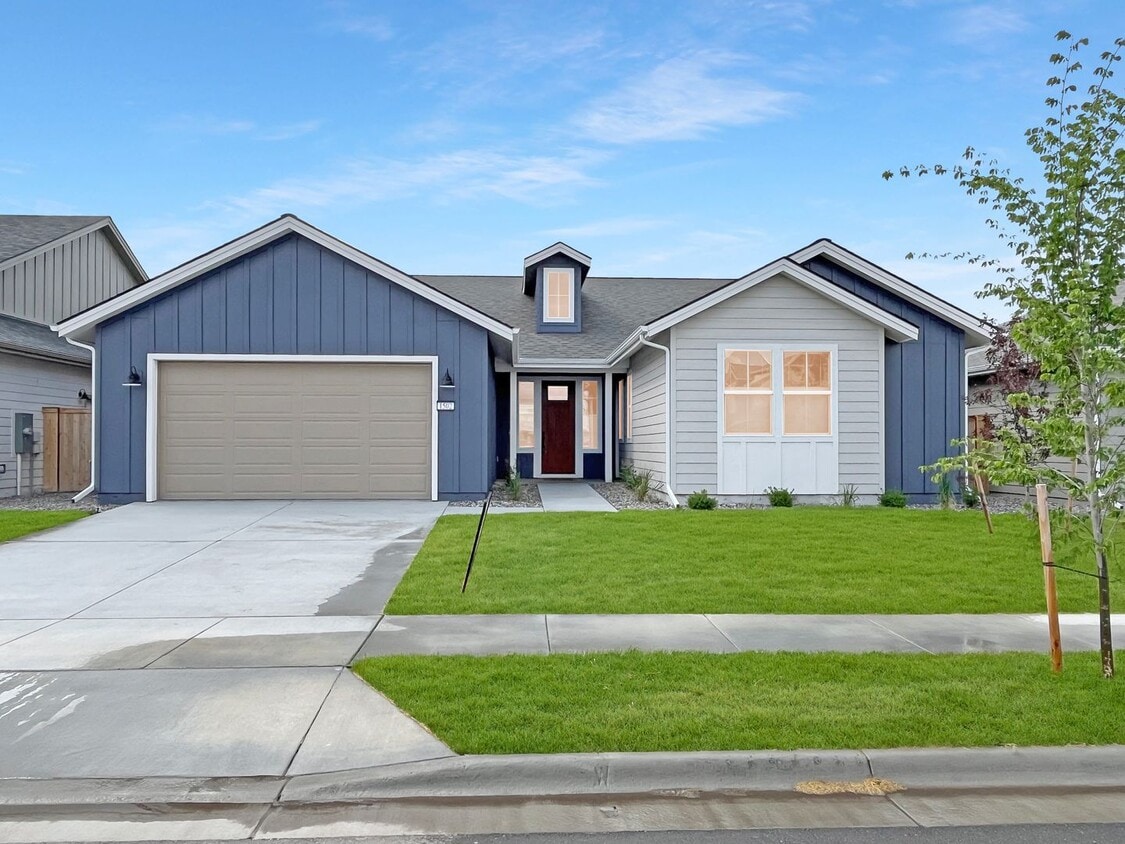 Primary Photo - 3 Bed 2.5 Bath with double attached garage...