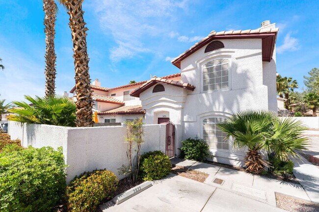 Foto del edificio - Move in now to this beautiful 2 story 3 bed 2.5 bath townhome near the Lakes area!