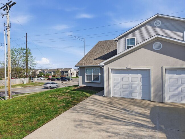 Building Photo - 2401-2403-2403 Northampton Dr