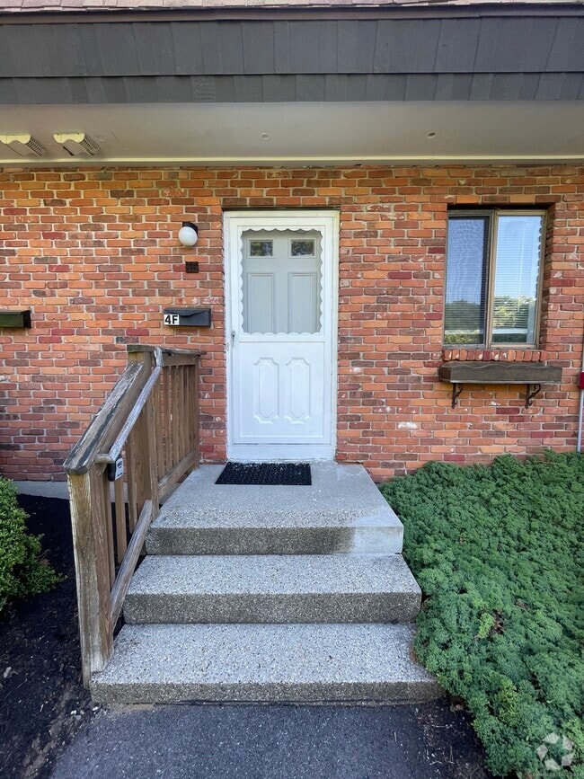 Building Photo - 11 King Arthur Dr