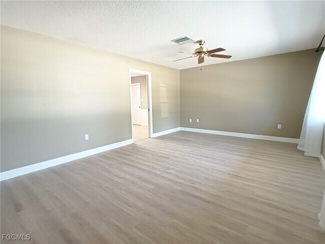 Foto del edificio - 1848 Winkler Ave