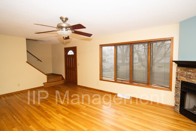 Building Photo - Colonial-style single-family home - Eastlake