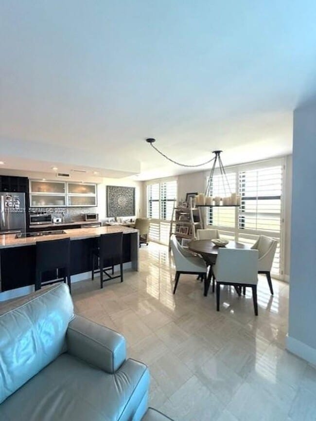 Foto del edificio - 1121 Crandon Blvd