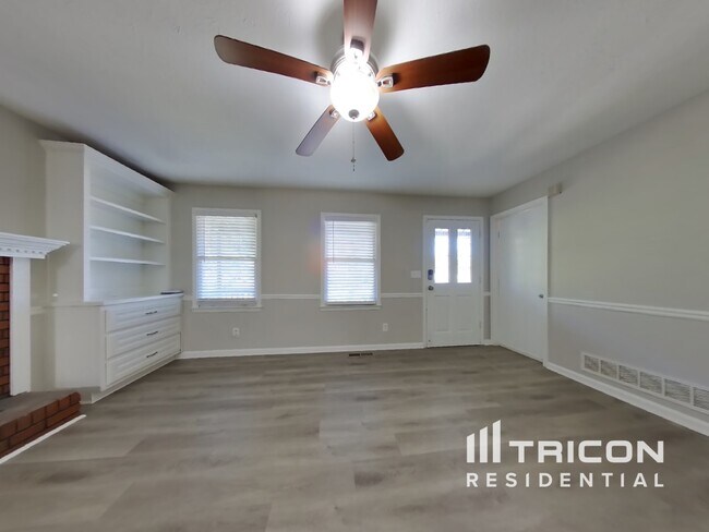 Building Photo - 5 Riverchase Dr