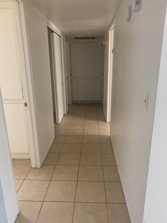 Building Photo - 6008 Hill Dale Ct