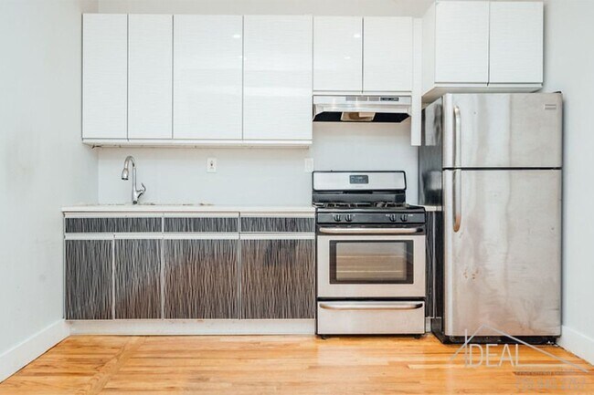 Foto del edificio - 1068 Bedford Ave