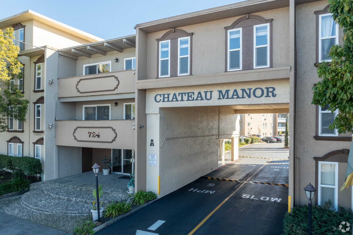 Primary Photo - Chateau Manor Apartments
