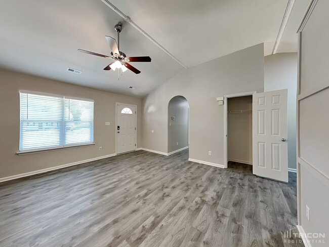 Foto del edificio - 2019 Slater Springs Dr