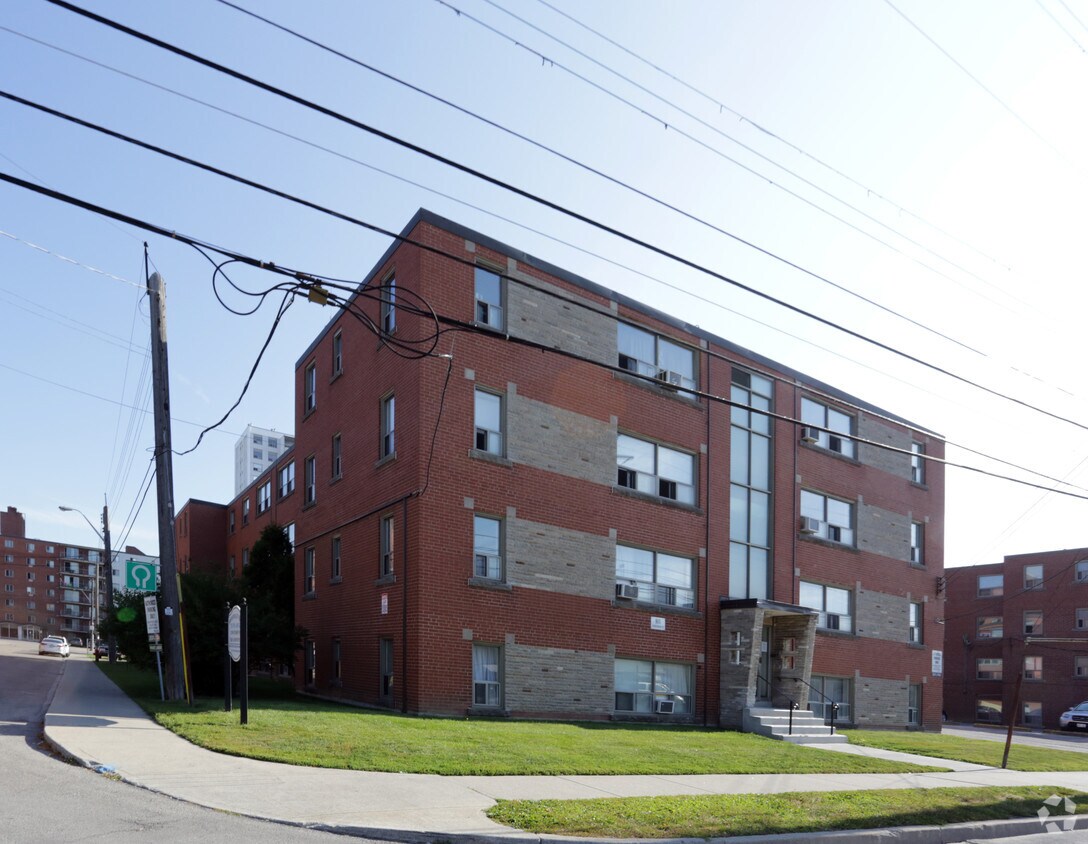 Building Photo - 805 Concession St