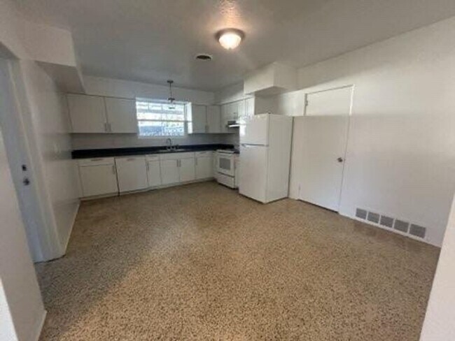 Photo - 3 Bed 2 Bathroom Home